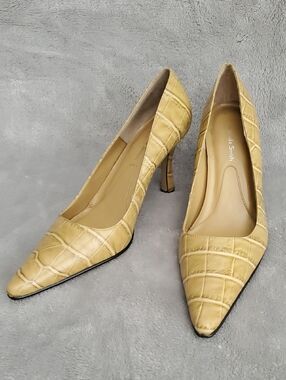 AMANDA SMITH Rio Camel All Leather Croc-Embossed Pointed Toe Pumps SIZE: 5½M